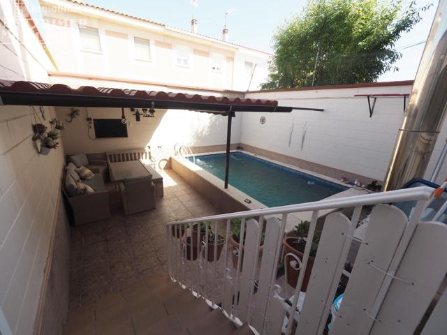 🏠 Adosado en Venta en Tomelloso – Zona Pajaritos | 156 m² | Piscina Propia | 130.000 € photo 0