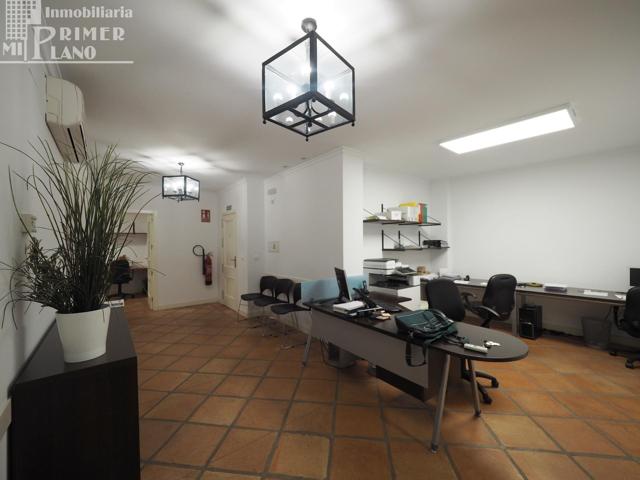 Amplio Piso en el Centro de Tomelloso con Posibilidad de Habilitación para Vivienda photo 0