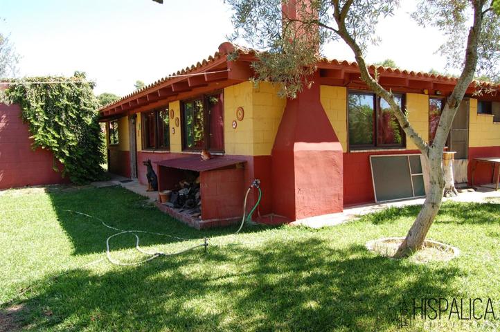 Casa - Chalet en venta en Carmona de 1669 m2 photo 0