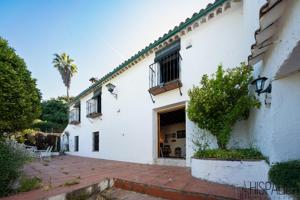 Casa rural con cuadras y terreno agrícola en Grazalema photo 0