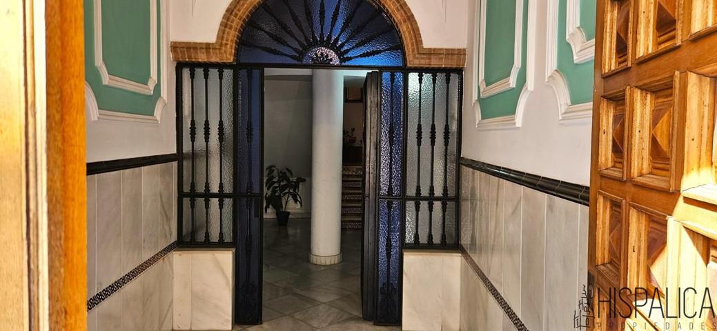 Casa amplia en venta en Dos Hermanas, Sevilla photo 0
