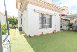 ¡Adosado 151 m2 const., parcela de 196,36 m2 y jardín propio de 108,41 m2 en HUÉRCAL DE ALMERÍA photo 0