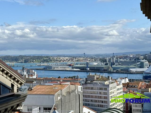 Pleno centro de A Coruña, SEMINUEVO, primeras CALIDADES photo 0