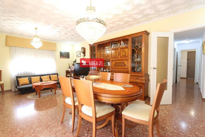 AMPLIO PISO MUY CÉNTRICO EN LA POBLA DE VALLBONA photo 0