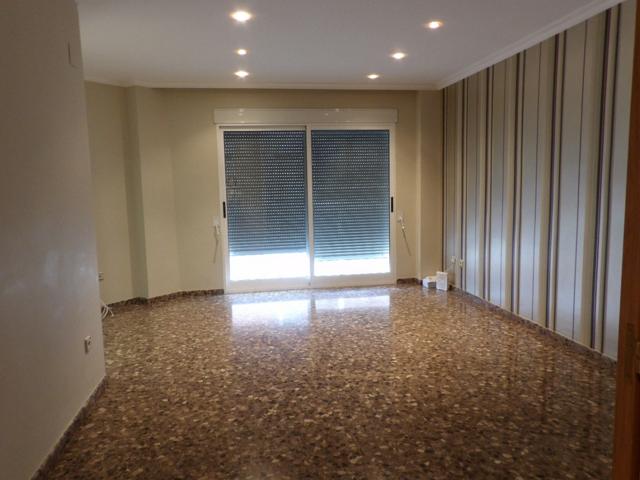 PISO EN ALQUILER EN LA MEJOR ZONA DE LLIRIA photo 0