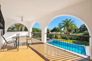 Casa En venta en El Campanario, Estepona photo 0