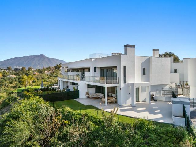 Casa En venta en Guadalmina Baja, Marbella photo 0