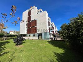 Exclusivo Bajo con Jardín en Urbanización Privada con Piscina Climatizada, Gimnasio y Sauna photo 0