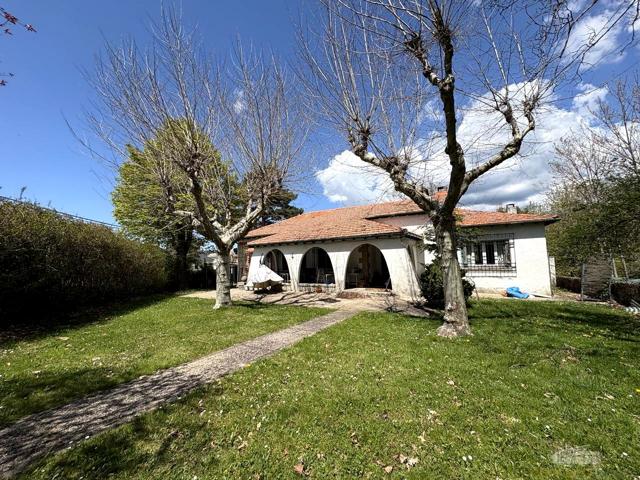 Casa - Chalet en venta en El Espinar de 186 m2 photo 0