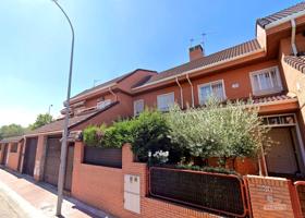 OPORTUNIDAD - Chalet para entrar a vivir en Parla. photo 0