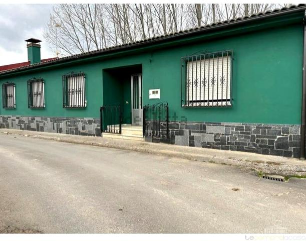 Adosado en venta en El Pino de Tormes de 250 m2 photo 0