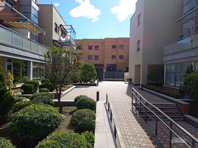 Piso alquilado en urbanización privada, junto a La Alhóndiga photo 0