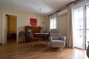 Vivir en el centro de Sevilla con estilo: piso luminoso y reformado con garaje en Puerta Osario photo 0