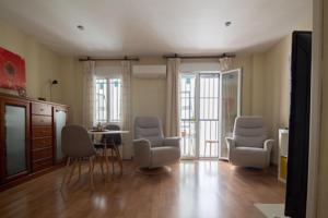Vivir en el centro de Sevilla con estilo: piso luminoso y reformado con garaje en Puerta Osario photo 0