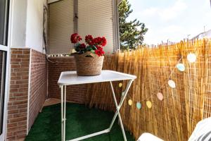 ¡Luminoso piso de 3 dormitorios con terraza en zona peatonal ajardinada! photo 0