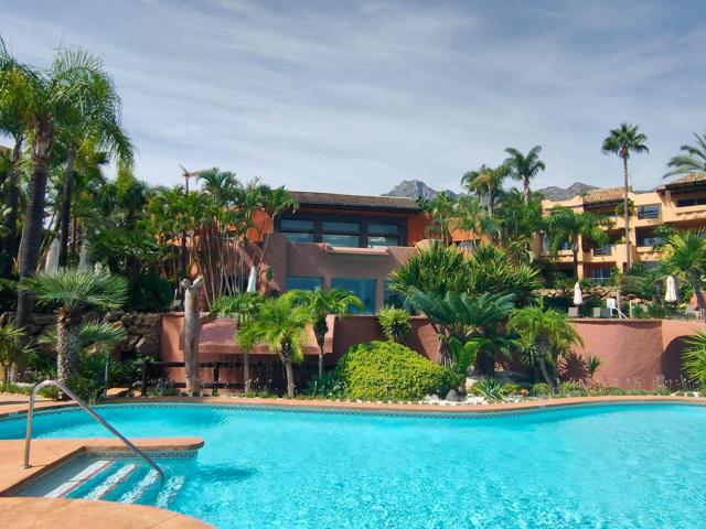 Fantástico piso en la Urbanización Mansion Club, en la Milla de Oro de Marbella photo 0