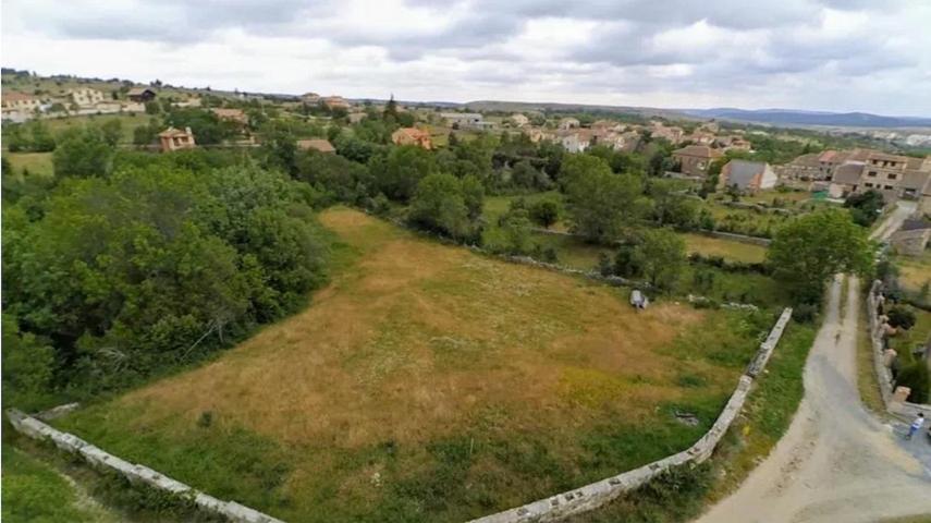 Exclusiva Parcela Urbana en Entorno Natural – 2.500 m² con Vistas Espectaculares photo 0