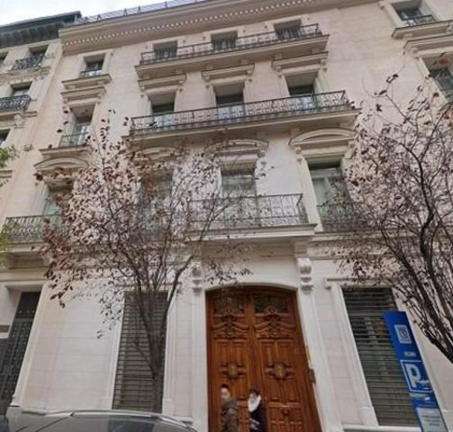 PISO DE LUJO REFORMADO Y AMUEBLADO EN FINCA CLÁSICA REHABILITADA CON GARAJE Y GIMNASIO photo 0