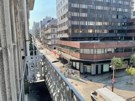 Piso con balcón y terraza en la calle Príncipe, pleno centro de Vigo photo 0