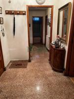 Piso para reformar con amplio balcón en zona del Puente photo 0