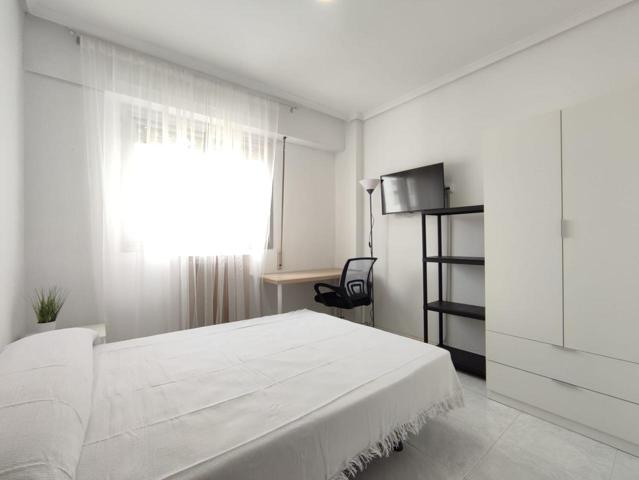 Habitación en alquiler en Albacete de 140 m2 photo 0