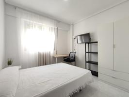 Habitación en alquiler en Albacete de 140 m2 photo 0