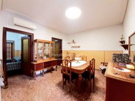 SE VENDE GRAN CASA DE CUATRO DORMITORIOS CON POSIBILIDAD DE GARAJE photo 0