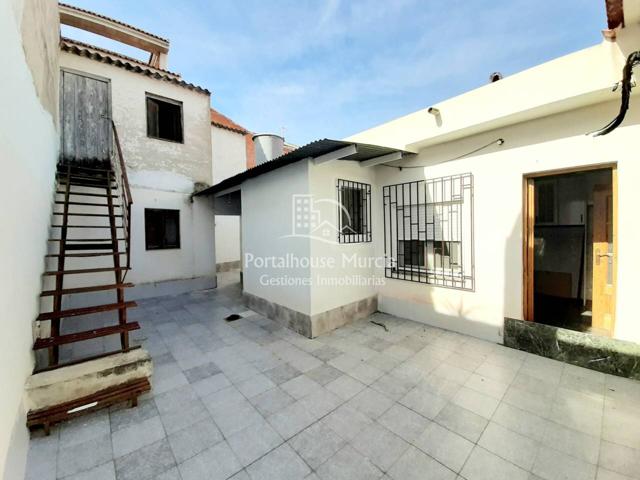 SE VENDEN DOS PROPIEDADES, CASA DE TRES HABITACIONES Y SOLAR DE 165 METROS photo 0