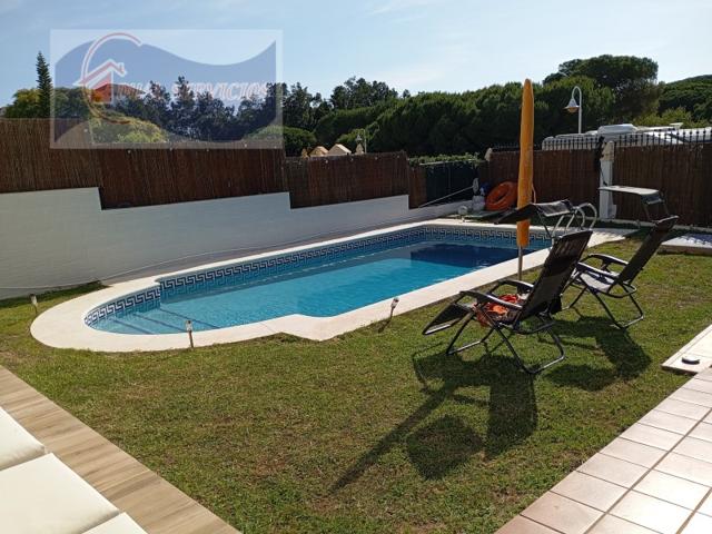 Unifamiliar Separadas En alquiler en Nuevo Portil, El Portil photo 0