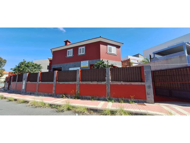 Chalet adosado en venta en Tamaraceite-San Lorenzo-Casa Ayala(35018) photo 0