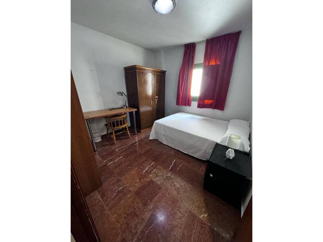 Agencia nf, alquila próximo curso 25-26, en calle Elvira, consta de 4 dormitorios, 2 baños, salón, luminoso. photo 0
