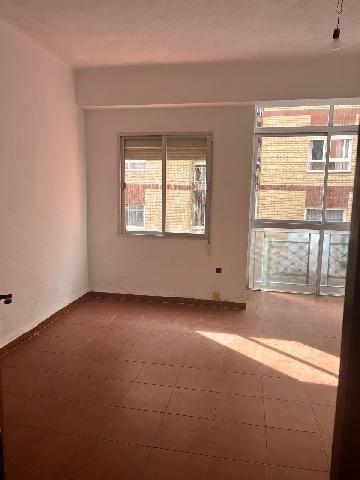 Piso en Motril Pueblo: Comodidad y Luz Natural a Solo 4000 Metros del Mar photo 0