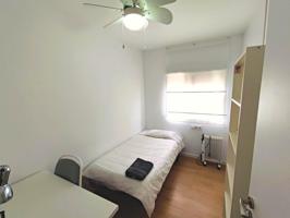 Habitación en alquiler en Valencia de 120 m2 photo 0