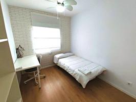 Habitación en alquiler en Valencia de 120 m2 photo 0