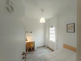 Habitación en alquiler en Granada de 100 m2 photo 0