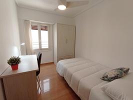 Habitación en alquiler en València de 15 m2 photo 0