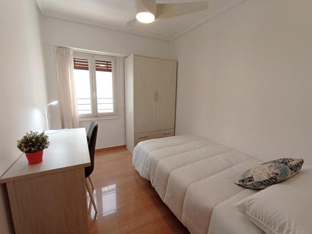 Habitación en alquiler en València de 15 m2 photo 0