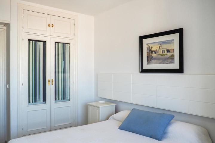 Habitación en alquiler en Sevilla de 120 m2 photo 0