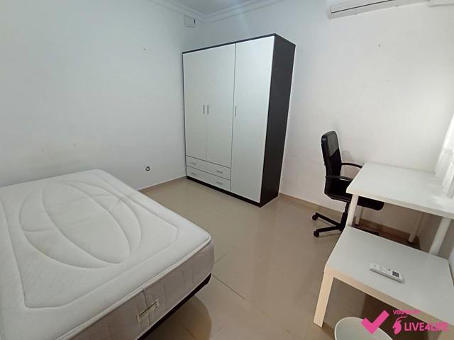 Habitación en alquiler en Sevilla de 14 m2 photo 0