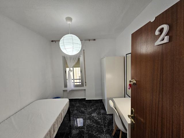 Se alquila habitación para estudiantes photo 0