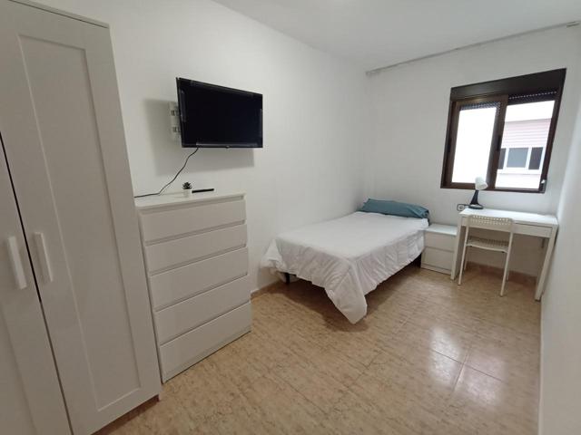 Habitación en alquiler en Burjasot de 15 m2 photo 0