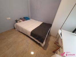 Habitación en alquiler en Alicante (Alacant) de 100 m2 photo 0