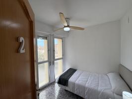 Habitación en alquiler en València de 125 m2 photo 0