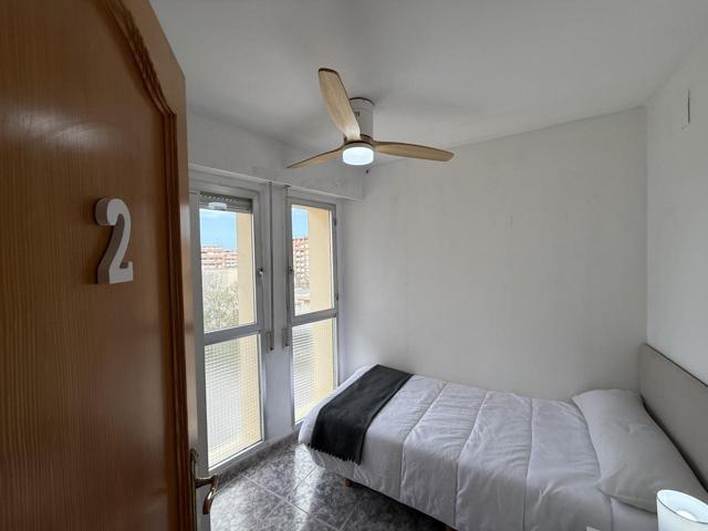 Habitación en alquiler en València de 125 m2 photo 0