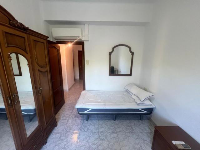 Habitación en alquiler en València de 118 m2 photo 0