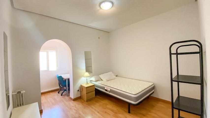 Habitación en alquiler en Madrid de 90 m2 photo 0