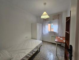 Habitación 1 en Aristóteles - Granada photo 0