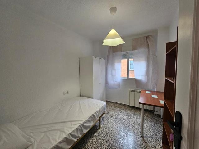 Habitación 1 en Aristóteles - Granada photo 0