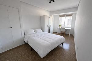 Habitación en alquiler en Logroño de 90 m2 photo 0