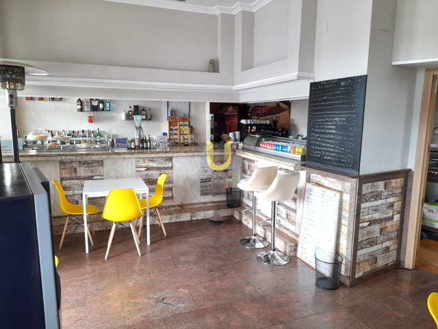 TRASPASO BAR EN CARABANCHEL - TERRAZA photo 0